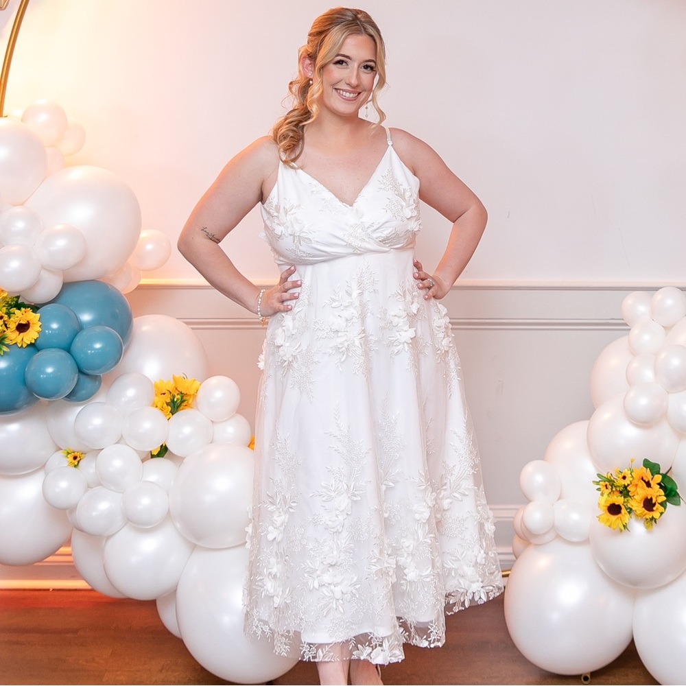 Lulu's White Floral Midi Dress